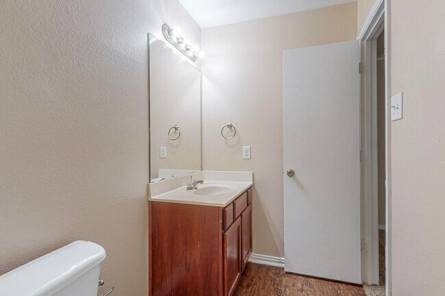 Building Photo - Charming 3-Bedroom Home on Treed Cul-de-Sa...