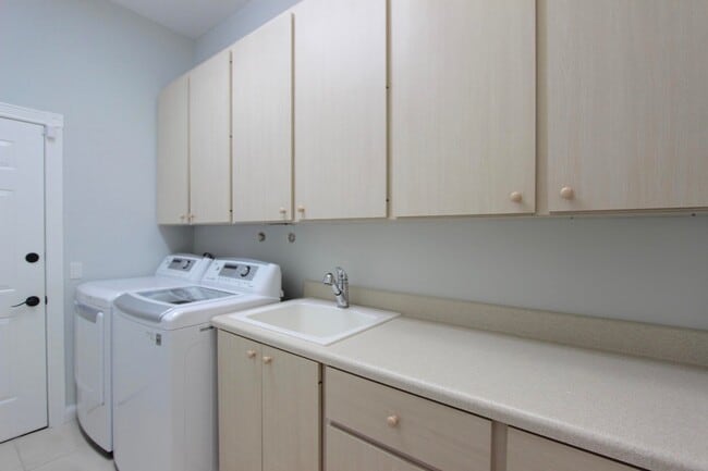 Building Photo - 117 Hampton Cir