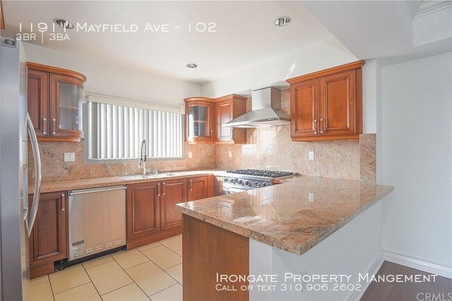 Building Photo - 11911 Mayfield Ave