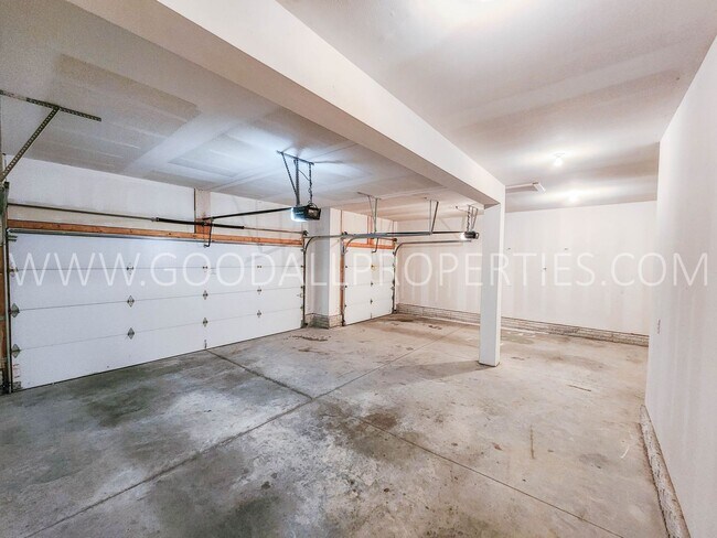 Building Photo - A Must See 4 Bedroom 3.5 Baths in Norwalk with a 3 Car Garage!!!