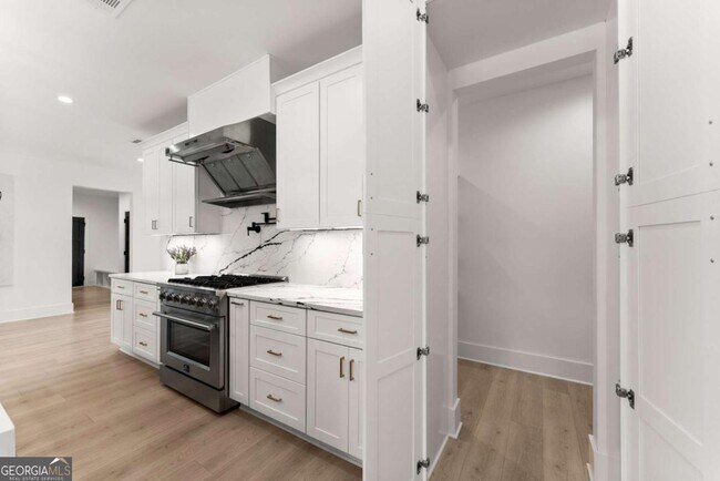 Building Photo - 151 S Pointe Dr