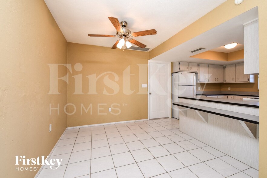 Building Photo - 7218 Jasmine Rd