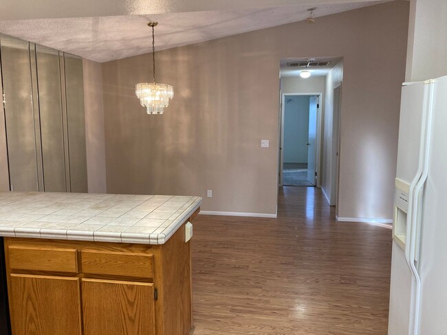 Building Photo - Spacious 2 Bedroom home with attached gara...