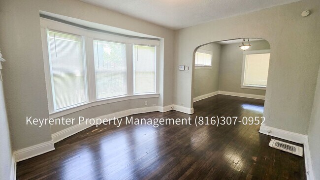 Building Photo - Welcome Home to This Bright & Inviting 4 Bed, 2 Bath