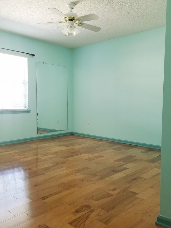 Building Photo - LEASE PENDING  8708 Castaway Cove Ct.