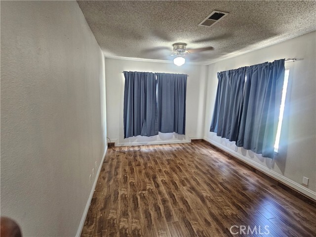 Building Photo - 890 N Driftwood Ave