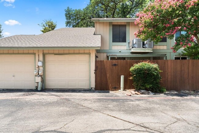 Building Photo - 903 Silver Quail Ln