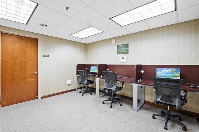 Building Photo - 2681 N Flamingo Rd