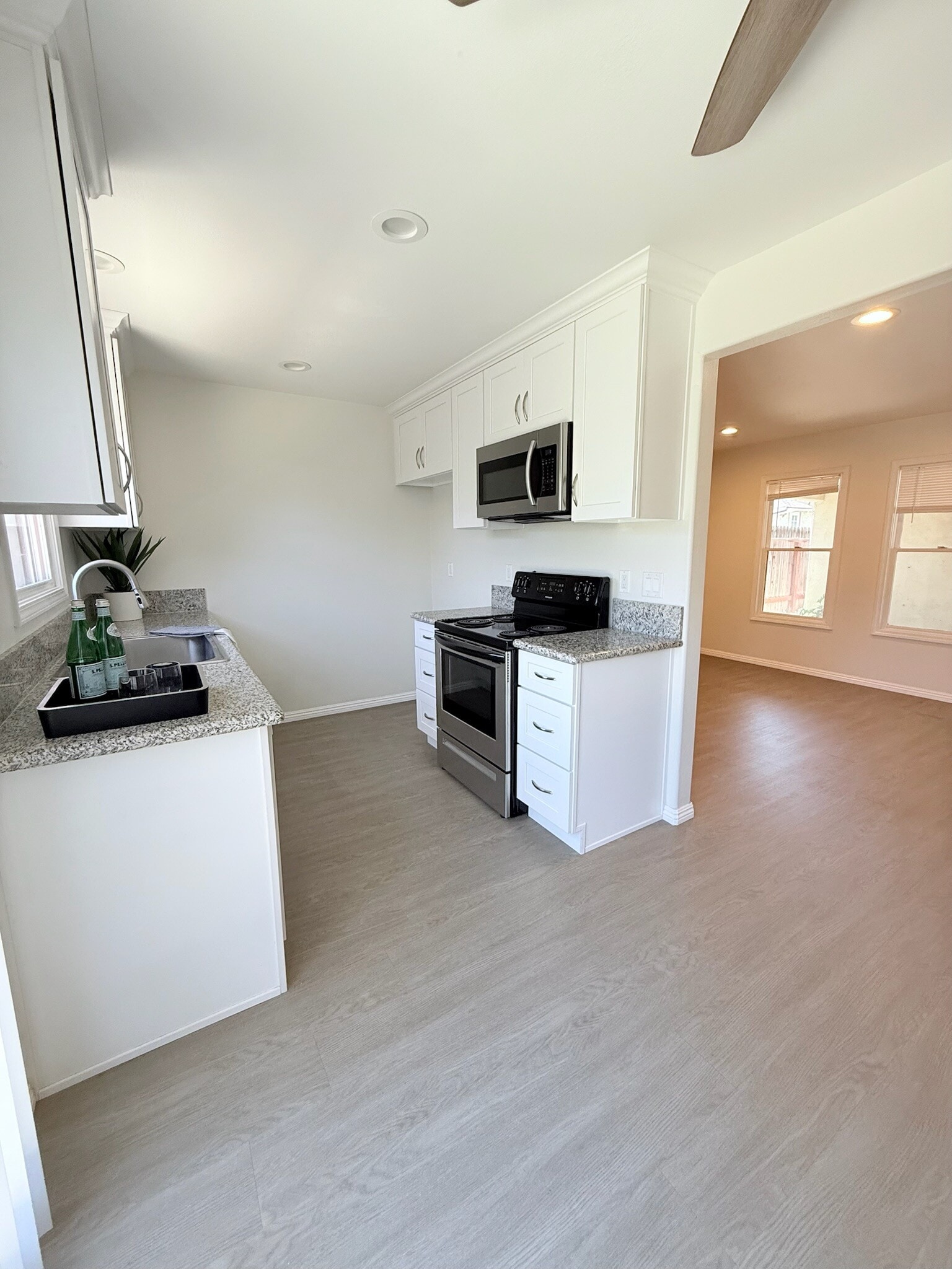 Bright and open floor plan - 631 S Glassell St