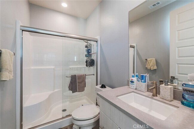 Building Photo - 102 Spectacle