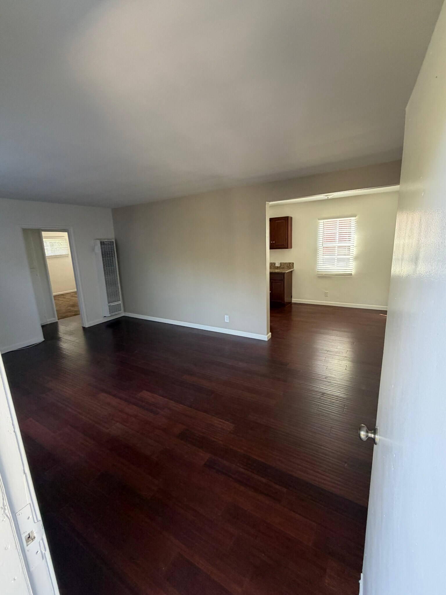 Building Photo - 2616 crestmoore pl