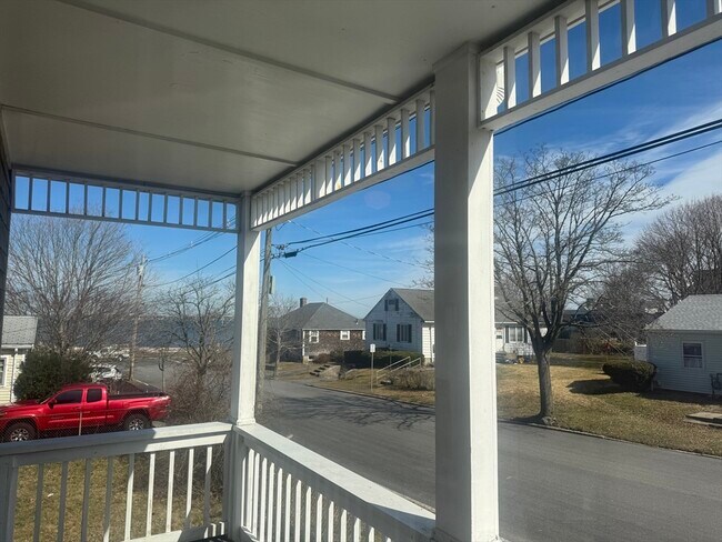 Building Photo - 15 Clara St