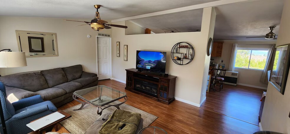 Family TV/Room - 2844 Marina View Dr