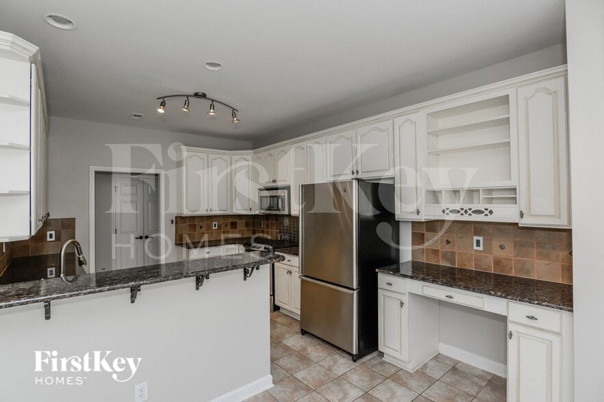 Building Photo - 1001 Josey Ln