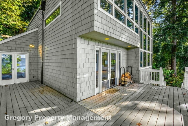 Building Photo - 2914 E Lake Sammamish Pkwy NE