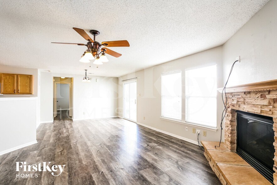 Building Photo - 12211 Lindley Dr