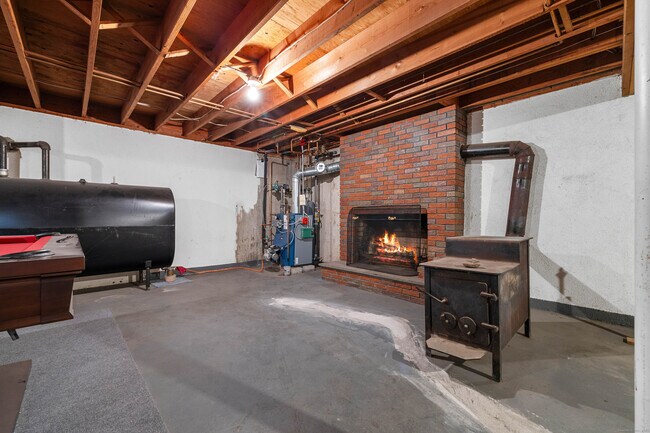 Building Photo - 117 Church Hill Rd