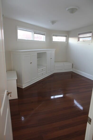 Bedroom storage - 84 Hathorne St