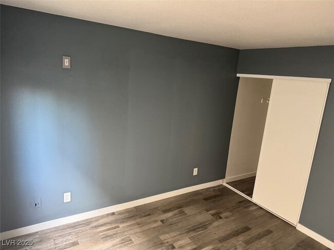 Building Photo - 4030 E Carey Ave