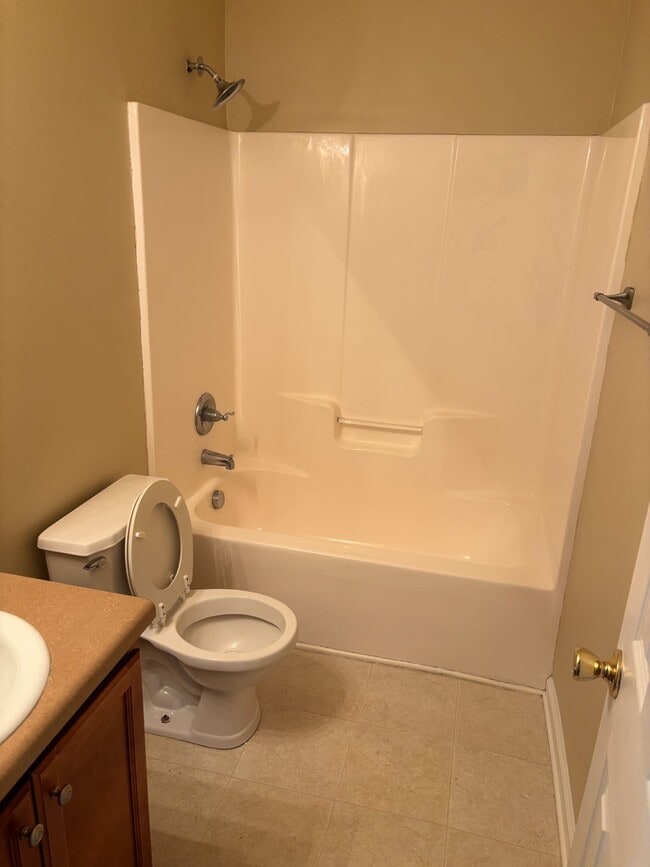 Building Photo - 121 Faybrook Dr