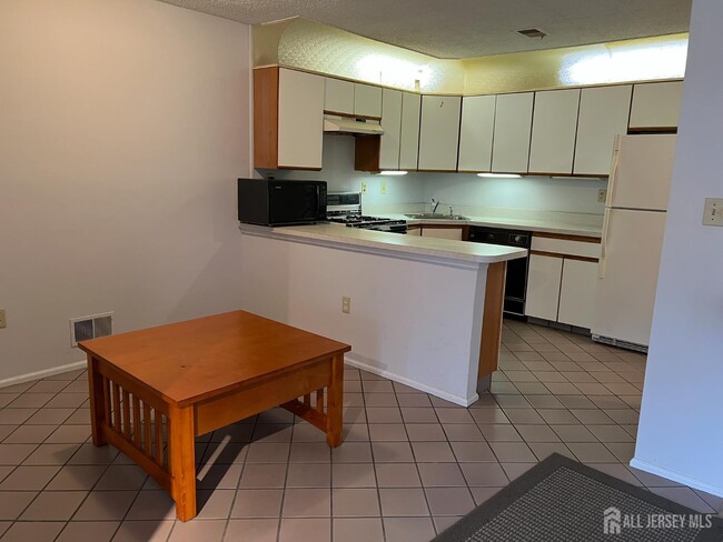 Building Photo - 196 Wycoff Way W