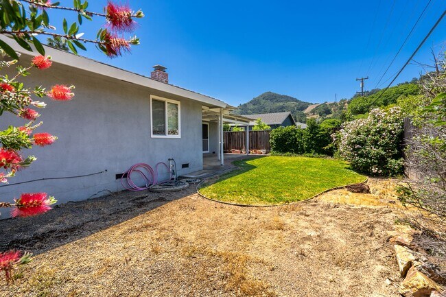 Building Photo - Adorable West Morgan Hill Family Home!