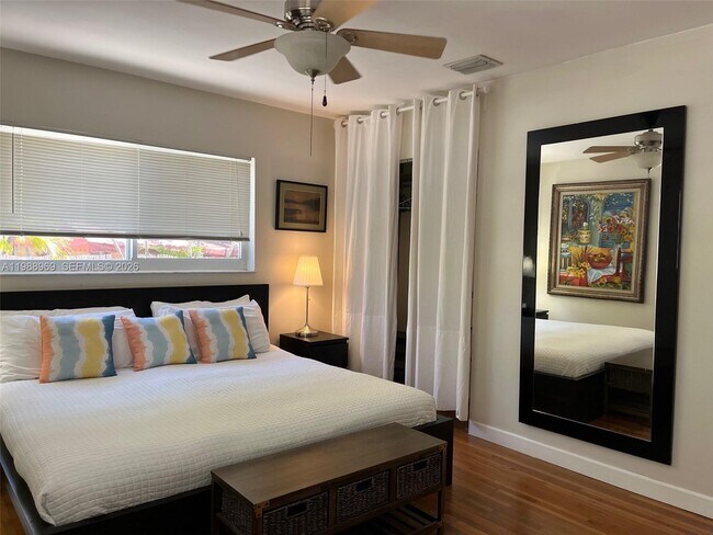 Building Photo - 113 SW 2nd St