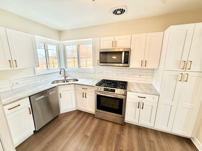 Building Photo - 360 W Fremont Ave