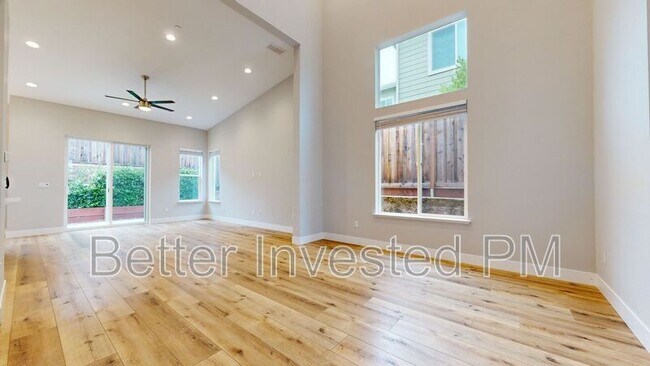 Building Photo - 1807 Palisades Dr