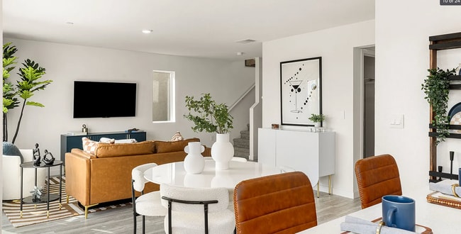 Building Photo - Beautiful Roseville Home! Please read entire ad for viewings!