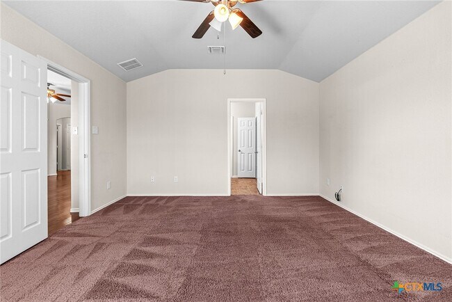 Building Photo - 950 Hobby Rd