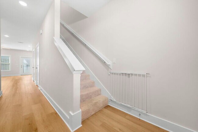 Building Photo - 219 Skylah Ln