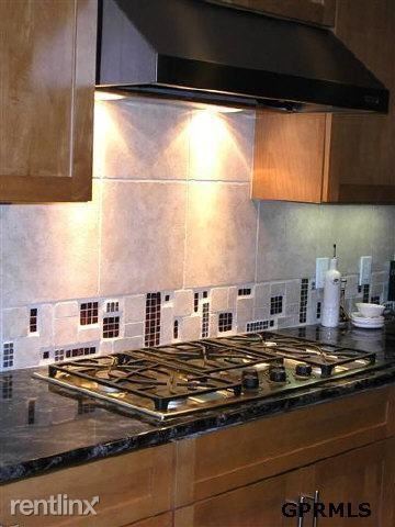 Building Photo - 1008 Dodge St