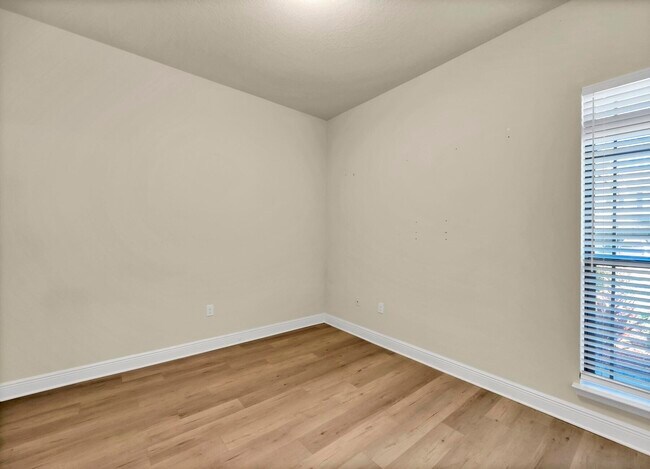 Building Photo - 3639 Ranch Dr