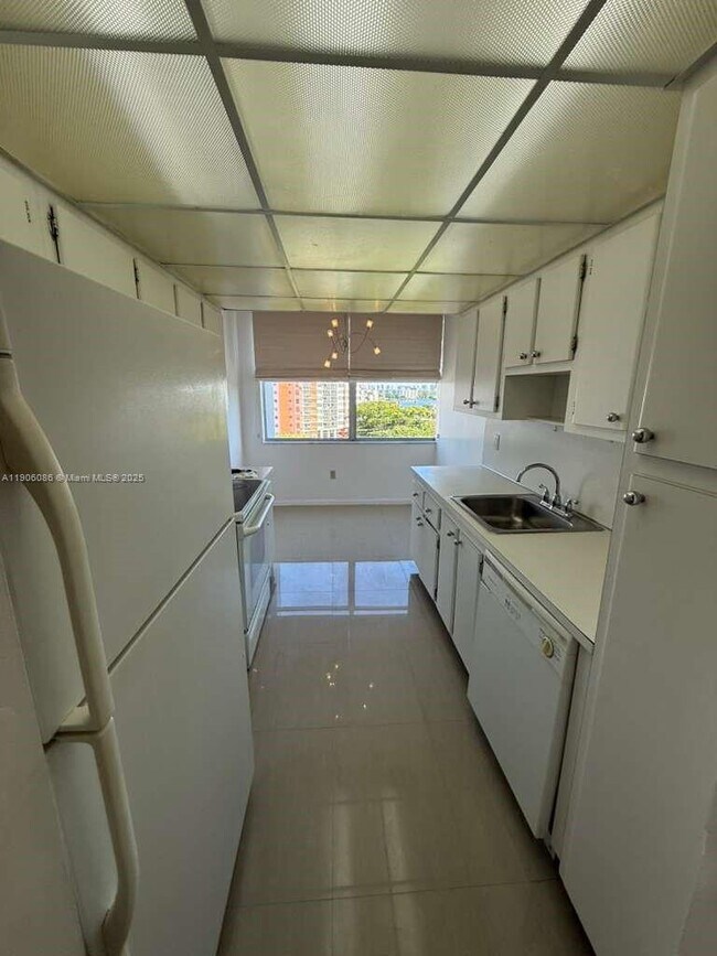 Building Photo - 1200 NE Miami Gardens Dr