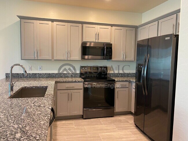 Building Photo - 4058 E Erie St