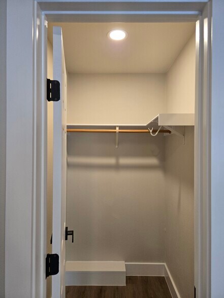 Building Photo - 4411 Dovewood Dr