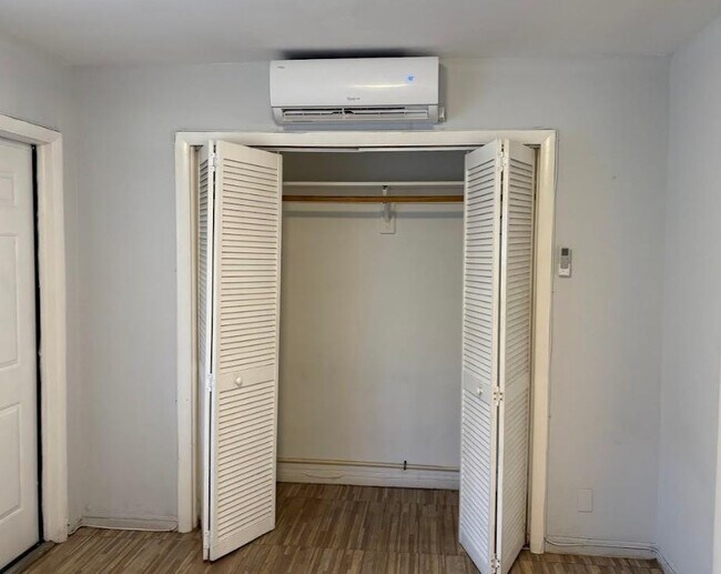 Building Photo - 2206 Adams St