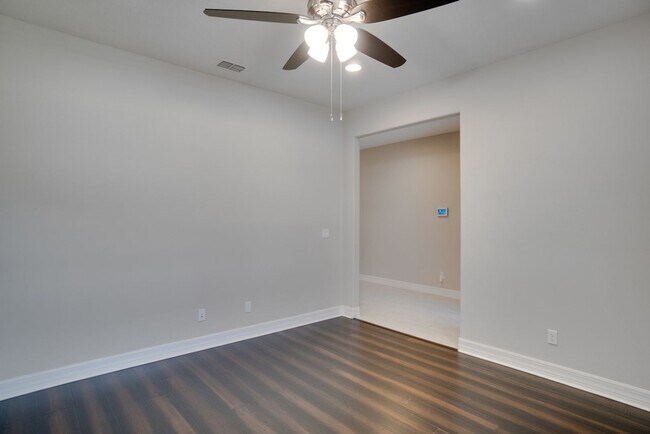 Building Photo - Stunning 3-Bedroom Pool Home with Bonus Room in the Gated Community of Lakeshore at Narcoossee