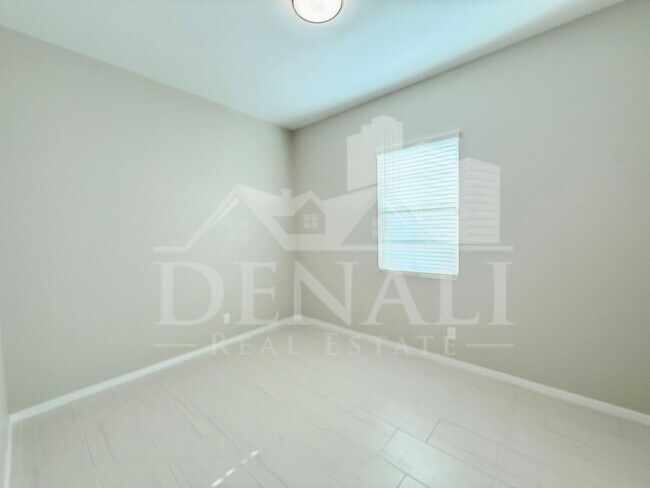 Building Photo - 1153 E Nolan Pl