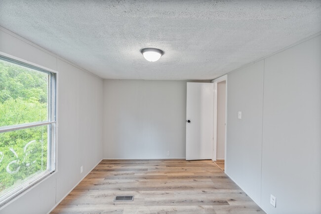 Building Photo - 425 Eagle Way