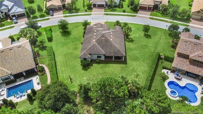 Building Photo - 724 SW Sea Green St