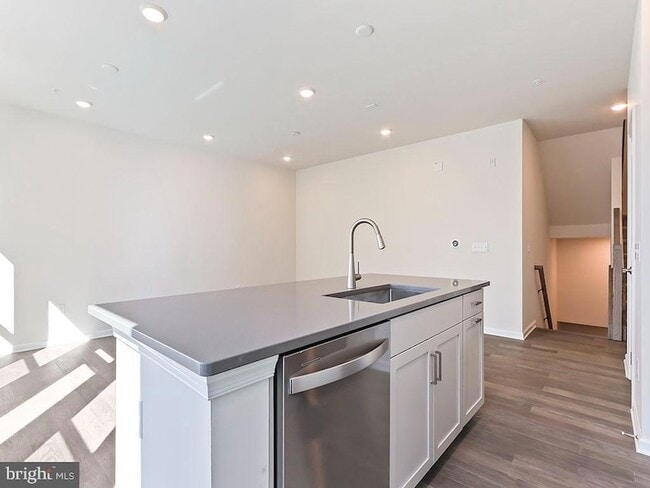 Building Photo - 1310 Parker Blvd