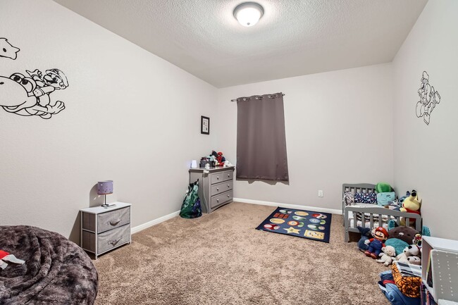 Building Photo - 5 Bedrooms and 3+ Living Spaces!