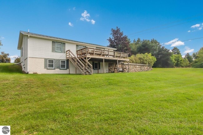 Building Photo - 7079 Hawley Rd