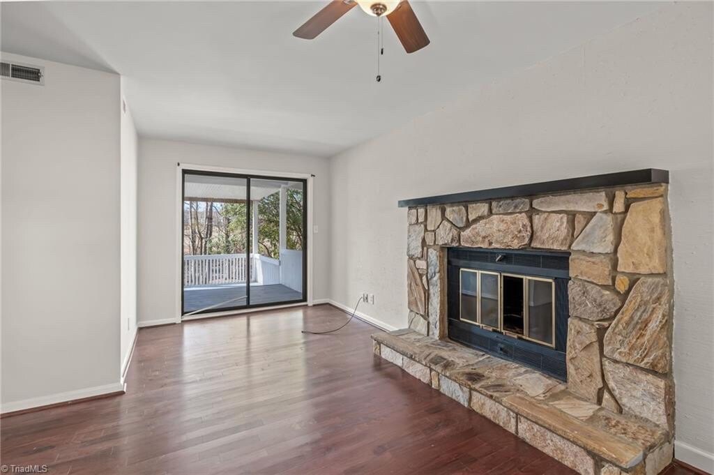 Building Photo - Room in House on Merry Oaks Trail
