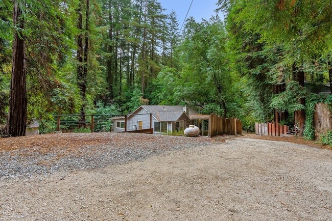 Building Photo - 1st Month FREE!! Riverfront Haven with Pri...