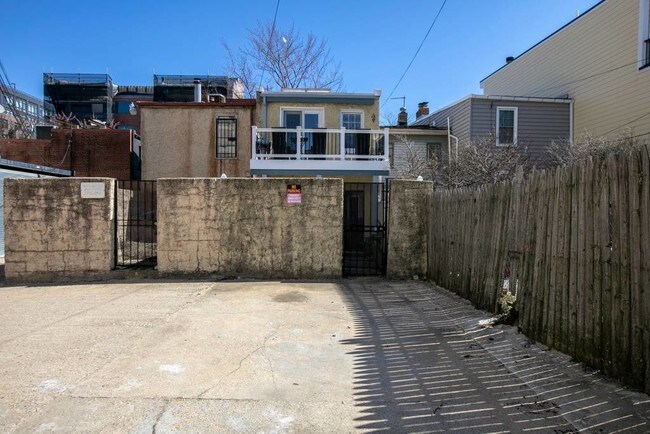 Building Photo - 730 6th St NE