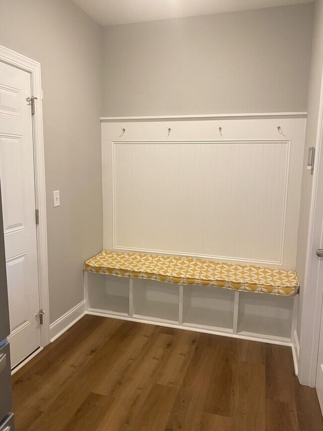 Building Photo - 3 Bed/3 Bath with 2 Bonus Rooms!!!