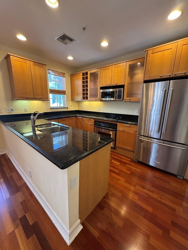 Building Photo - 304 W Mallory Cir